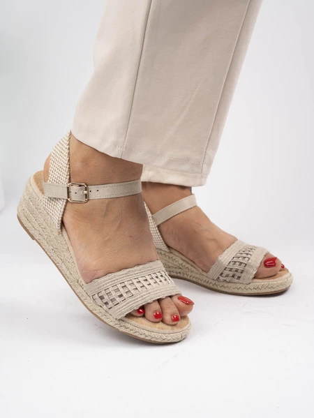 Sandały na koturnie damskie z regulowanym paskiem Beige