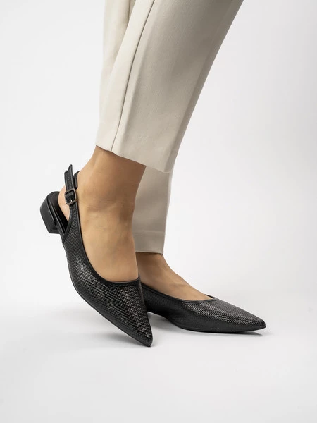 Damskie czarne sandały ze spiczastym noskiem LARA BLACK