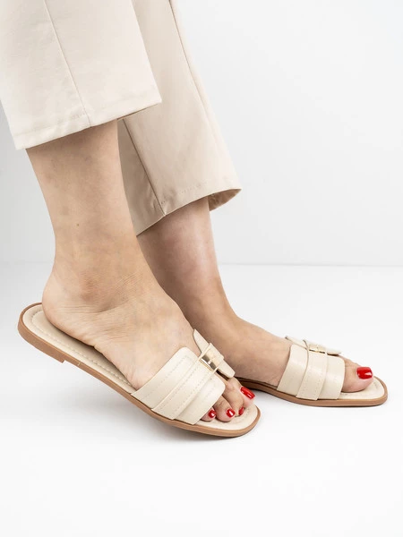 Klapki Aleksa w kolorze Beige