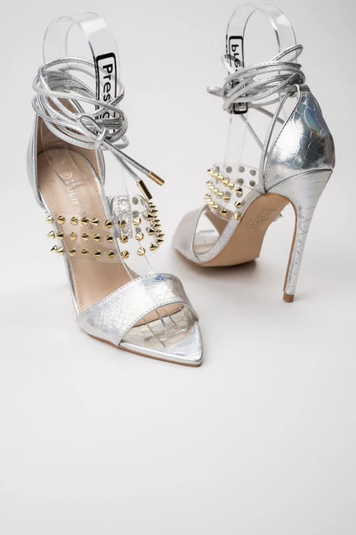 Szpilki damskie z ćwiekami i transparentnym paskiem Silver