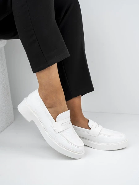 Mokasyny eleganckie damskie w kolorze White