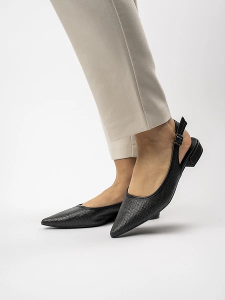 Damskie czarne sandały ze spiczastym noskiem LARA BLACK