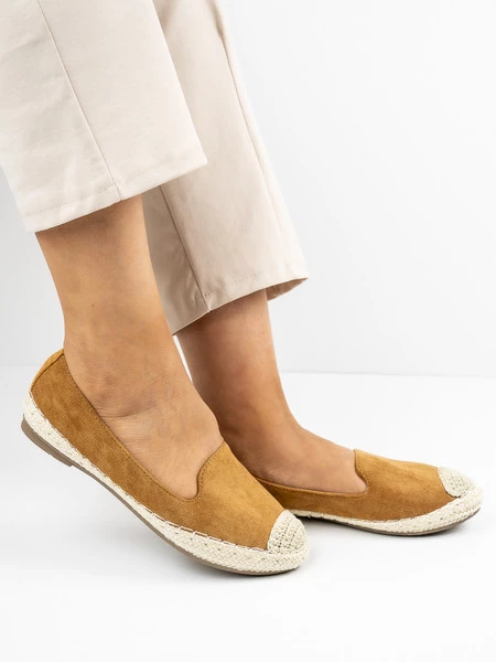 Modne espadryle damskie w kolorze Camel