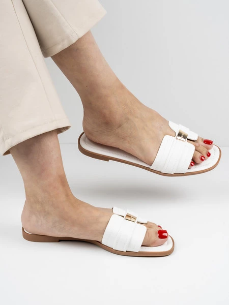 Klapki Aleksa w kolorze White