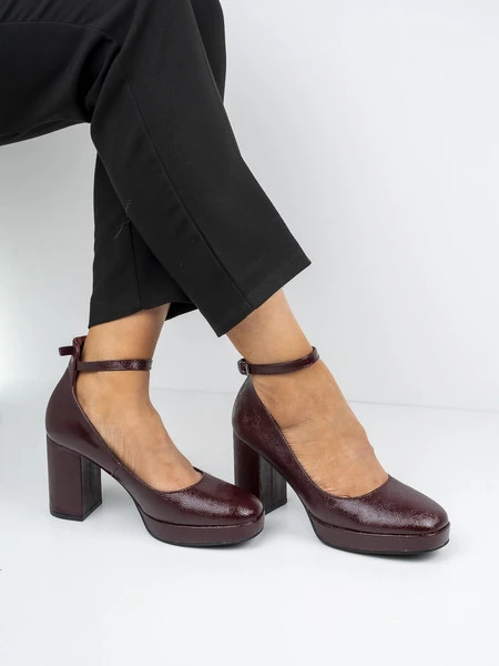 Czółenka na obcasie z paskiem wokół kostki Maroon