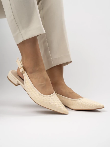Damskie beżowe sandały ze spiczastym noskiem LARA BEIGE