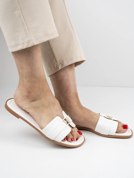 Klapki Aleksa w kolorze White