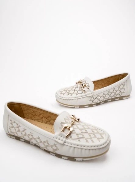 Damskie Mokasyny LIA WHITE – Ażurowy Wzór i Elegancki Akcent