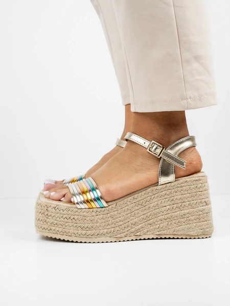 Sandały na koturnie z kolorowymi paskami w kolorze Colorfull