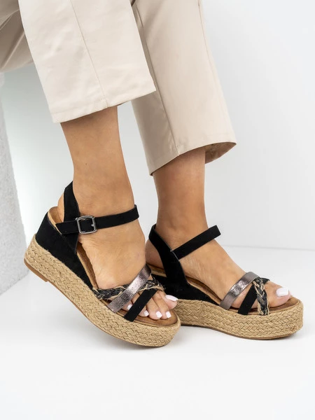 Sandały na koturnie z plecionką w kolorze Black