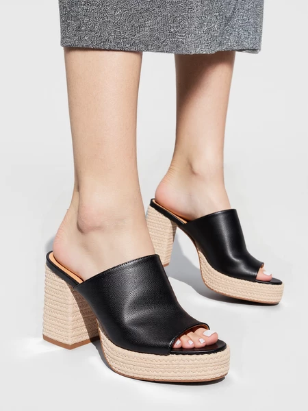 Klapki boho na słupku w kolorze Black