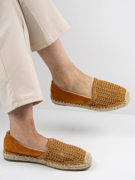 Modne espadryle damskie w kolorze Camel