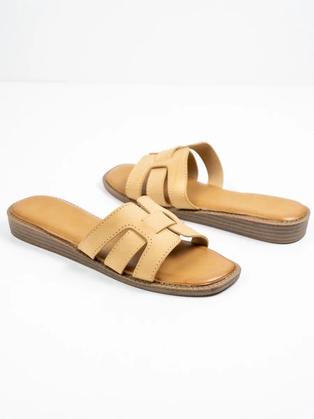 Modne klapki damskie Limoncello w kolorze Beige