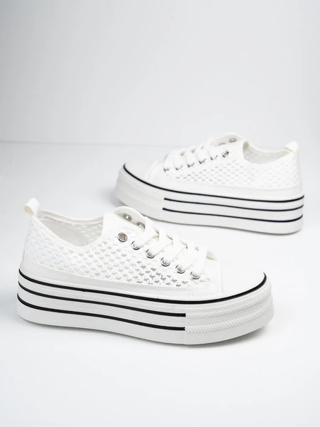 Trampki damskie z ażurowym wzorem białe w kolorze White