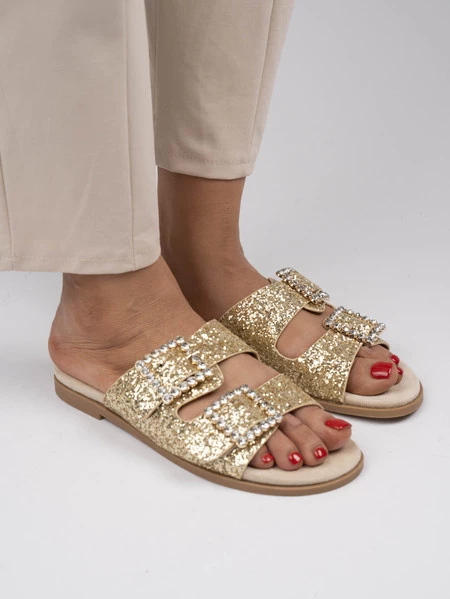 Klapki damskie brokatowe z ozdobnymi klamrami w kolorze Gold