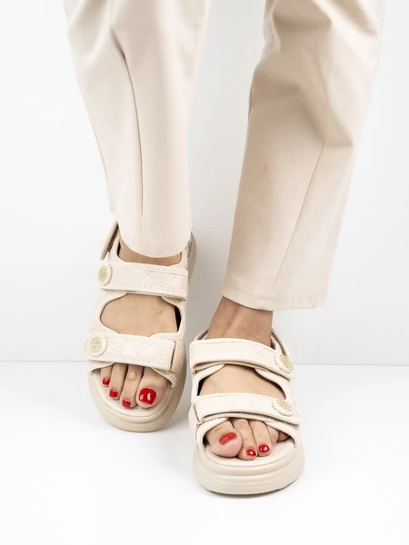 Modne sandały w kolorze Beige