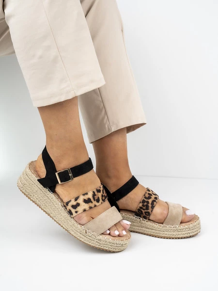 Sandały na platformie z motywem lamparta w kolorze Black