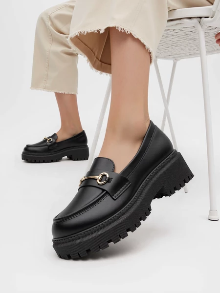 Damskie Mokasyny CARLA BLACK – Klasyczna Elegancja z Wyrazistym Detalem