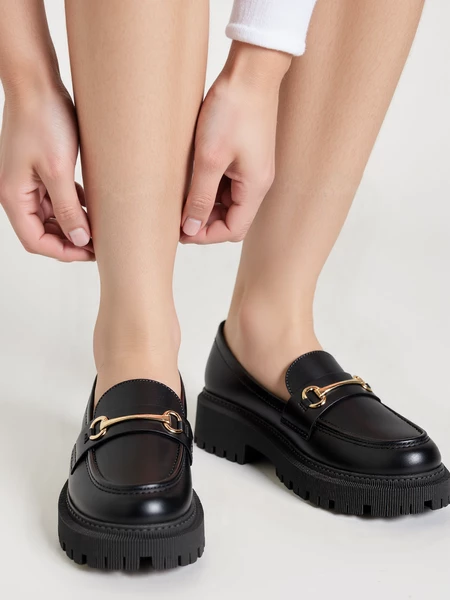 Damskie Mokasyny CARLA BLACK – Klasyczna Elegancja z Wyrazistym Detalem