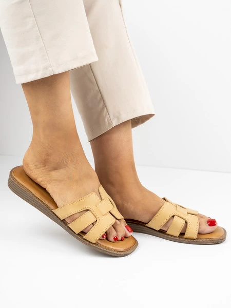 Modne klapki damskie Limoncello w kolorze Beige