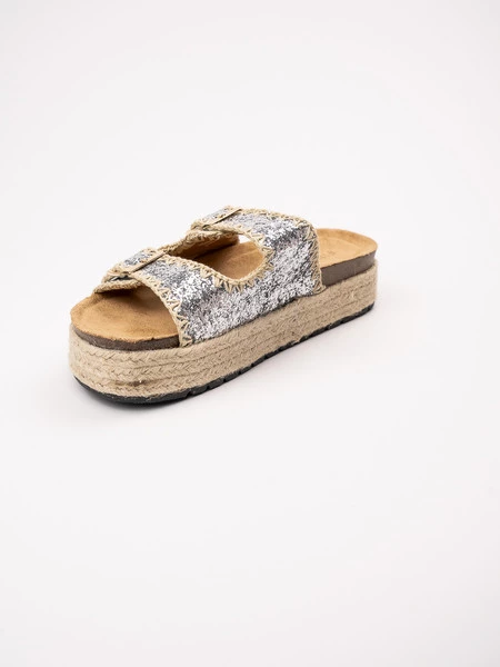 Klapki na koturnie z podwójnymi klamrami Silver