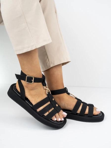 Sandały płaskie damskie z klamrą w kolorze Black