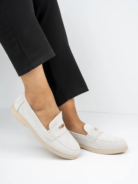 Mokasyny z elegancką ozdobą w kolorze Grey