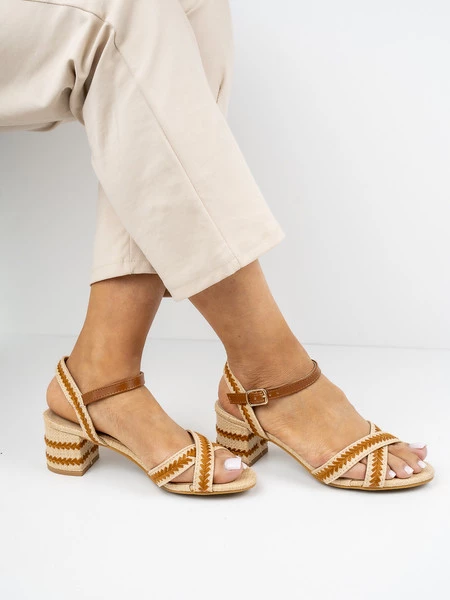 Sandały z paskami plecione eleganckie w kolorze Camel