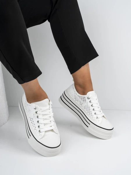 Trampki damskie z ażurowym wzorem białe w kolorze White