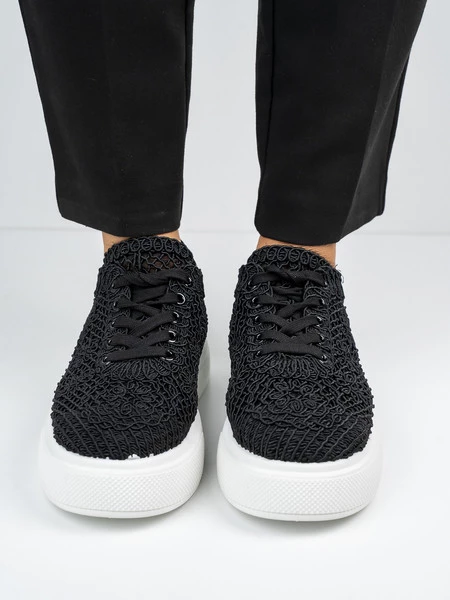 Sneakersy teksturowane damskie z koronką w kolorze Black