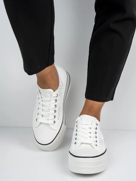 Trampki damskie z ażurowym wzorem białe w kolorze White