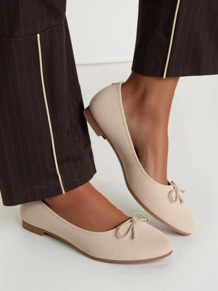Damskie Baleriny BELLA BEIGE – Uroczy Minimalizm w Uniwersalnym Odcieniu