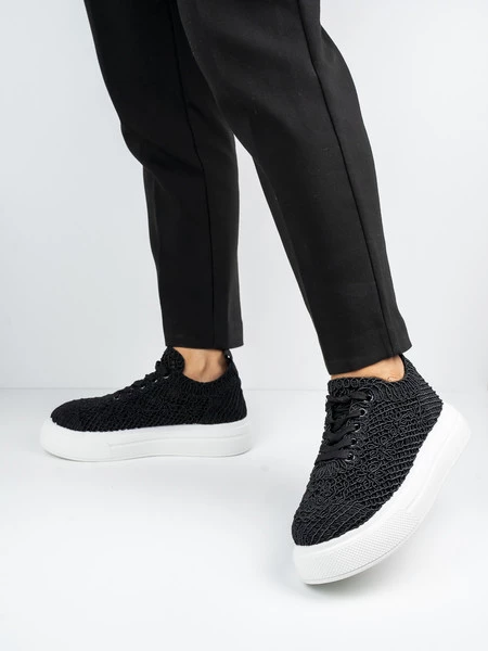 Sneakersy teksturowane damskie z koronką w kolorze Black