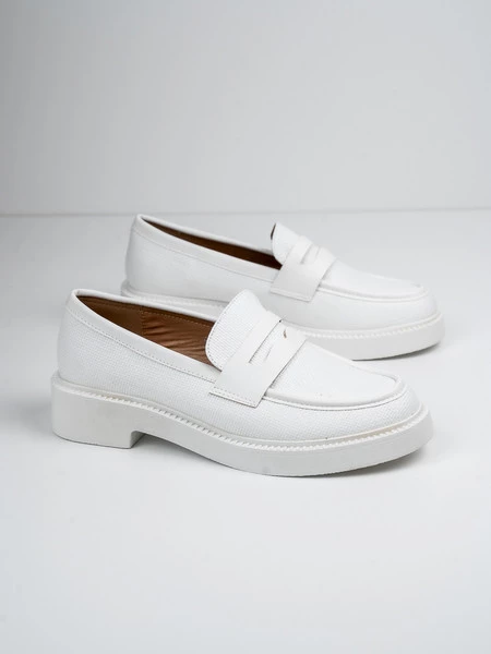 Mokasyny eleganckie damskie w kolorze White