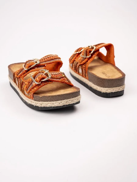 Klapki na koturnie z ozdobnymi paskami w kolorze Orange