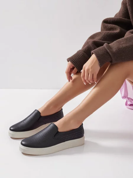 Trampki slip-on ażurowe TOWNS BLACK