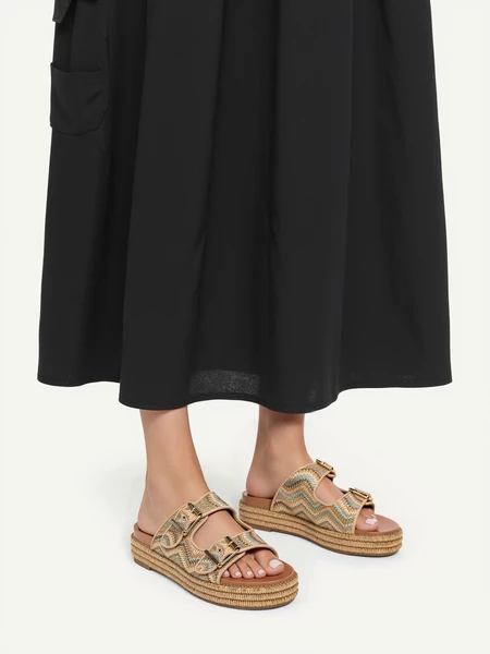 Klapki na koturnie z podwójną klamrą w kolorze Gold