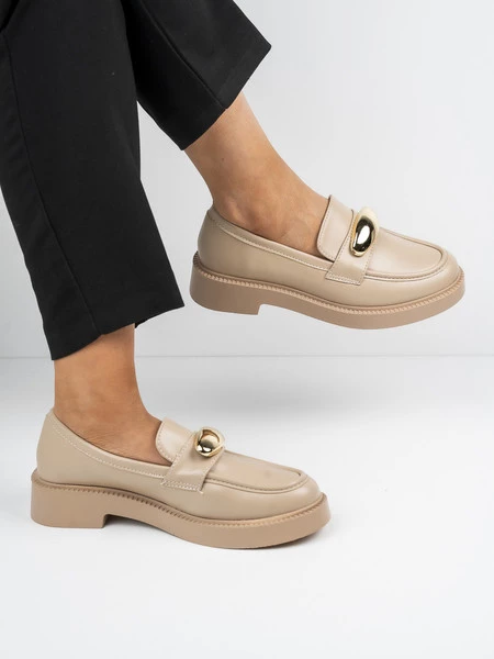 Mokasyny damskie z ozdobną klamrą w kolorze Khaki