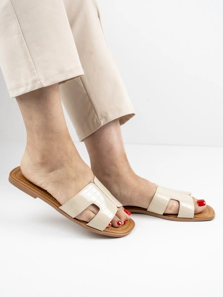 Klapki Sasa w kolorze Beige