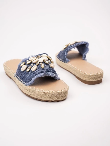 Klapki płaskie damskie z muszelkami w kolorze Blue
