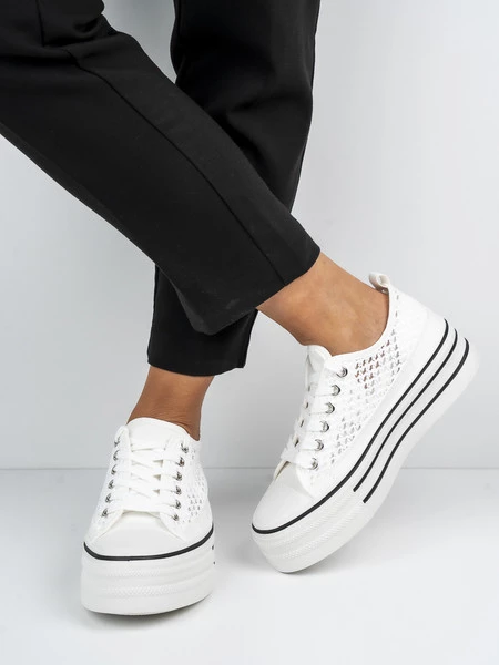 Trampki damskie z ażurowym wzorem białe w kolorze White