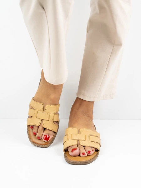 Modne klapki damskie Limoncello w kolorze Beige