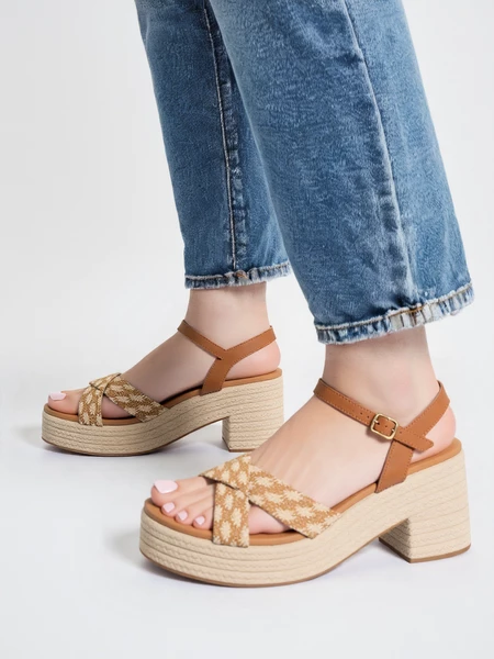 Klapki Eleganzio Camel