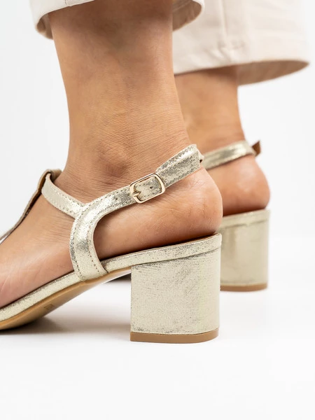 Modne sandały damskie w kolorze Gold