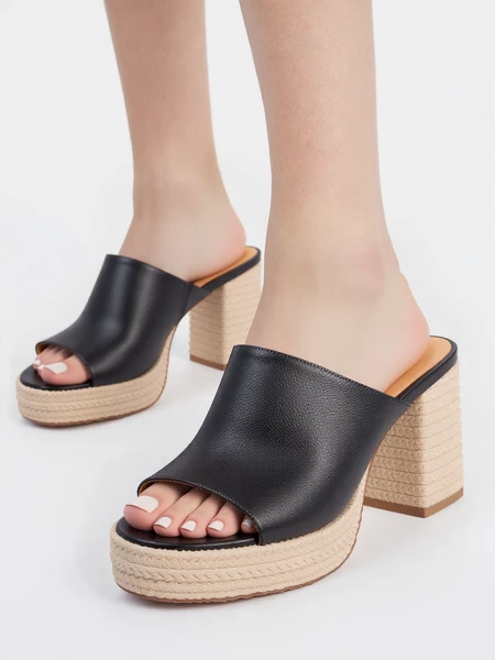 Klapki boho na słupku w kolorze Black