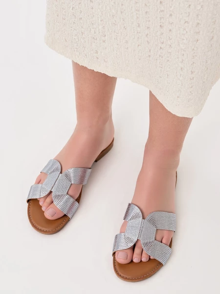 Klapki płaskie damskie z metalicznym wykończeniem Silver