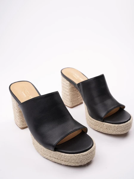 Klapki boho na słupku w kolorze Black