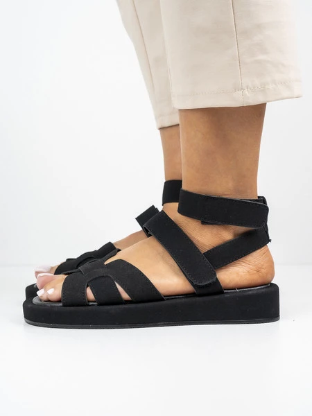 Sandały płaskie damskie z paskami w kolorze Black