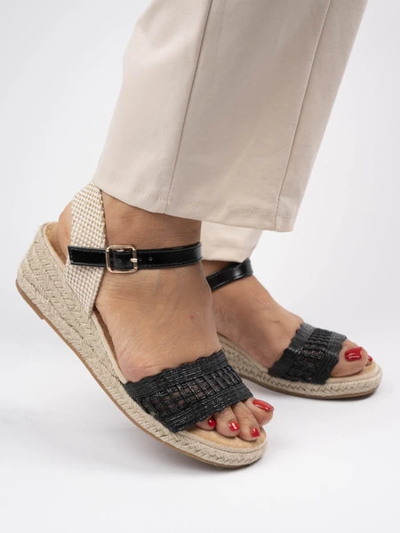 Sandały na koturnie z plecionym paskiem w kolorze Black