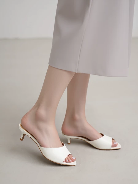 Damskie Klapki KARA WHITE